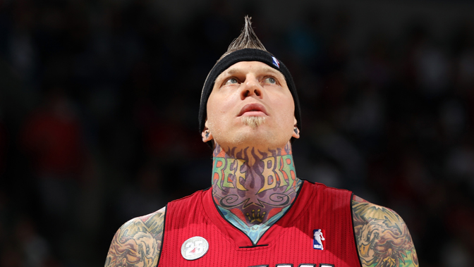 湖人发布圣诞宣传片球迷留言求加强防守（湖人发布圣诞宣传片，球迷齐声呼吁提升防守强度）