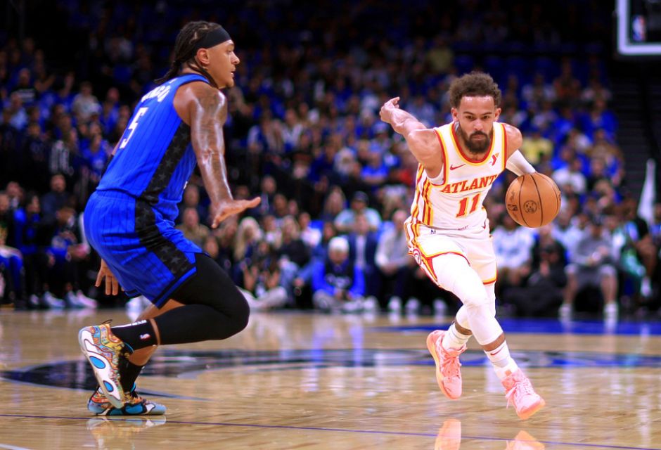 北京时间12月10日晚18：00，亚冠精英联赛东亚区小组赛将迎来一场决定出线命运的关键对决。（北京时间12月10日18：00，亚冠精英联赛东亚区小组赛上演决定出线的关键一战）