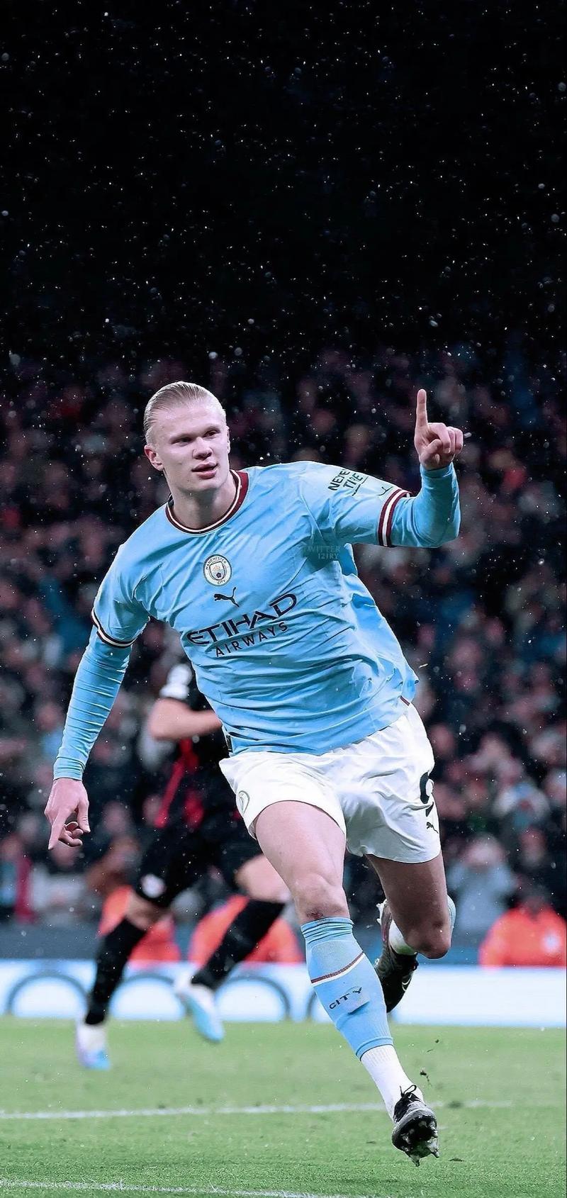 印媒：球迷花1万卢比没看到梅西，从体育场扛走了一块地毯（印媒称：球迷花1万卢比未能见到梅西，转而从球场扛走地毯）