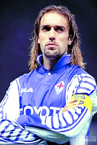 3D中锋！霍姆格伦上半场三分3中3 砍下13分5篮板3盖帽（三分全中闪耀半场，霍姆格伦轰13分5板3帽，尽显3D中锋本色）