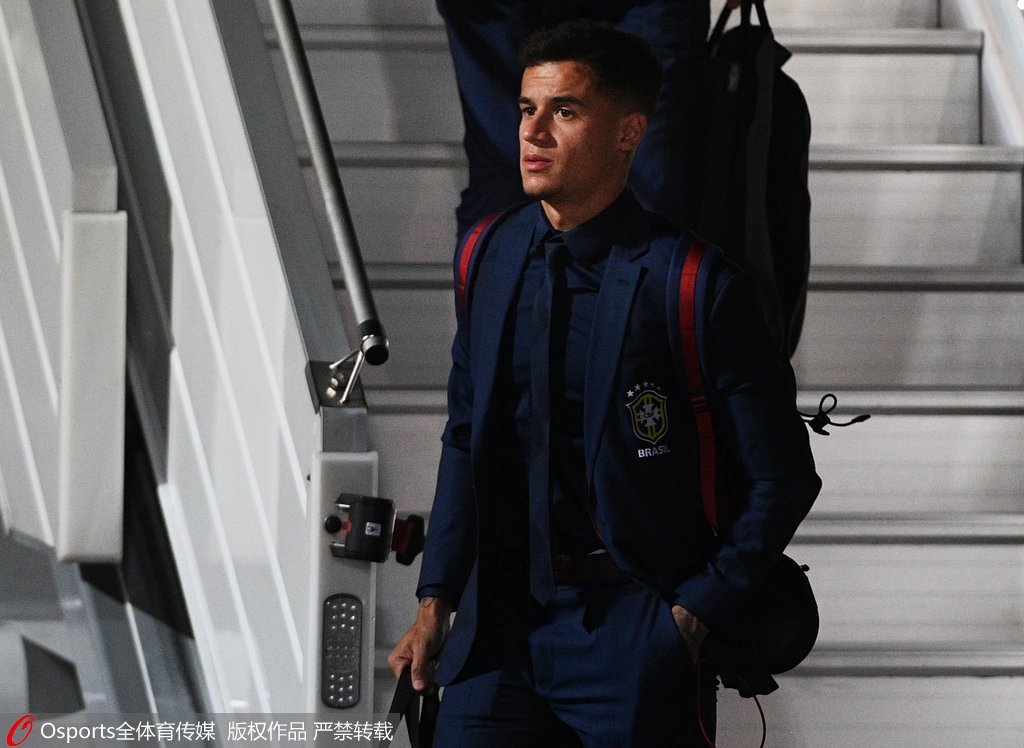 翻修球场，“连滚带爬”为的是“从从容容”（球场翻修：此刻忙乱，只为日后从容）