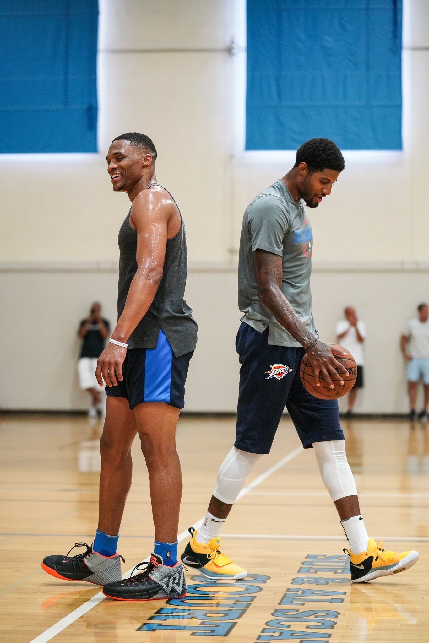 球队在最关键时刻站了出来（关键时刻，球队挺身而出）