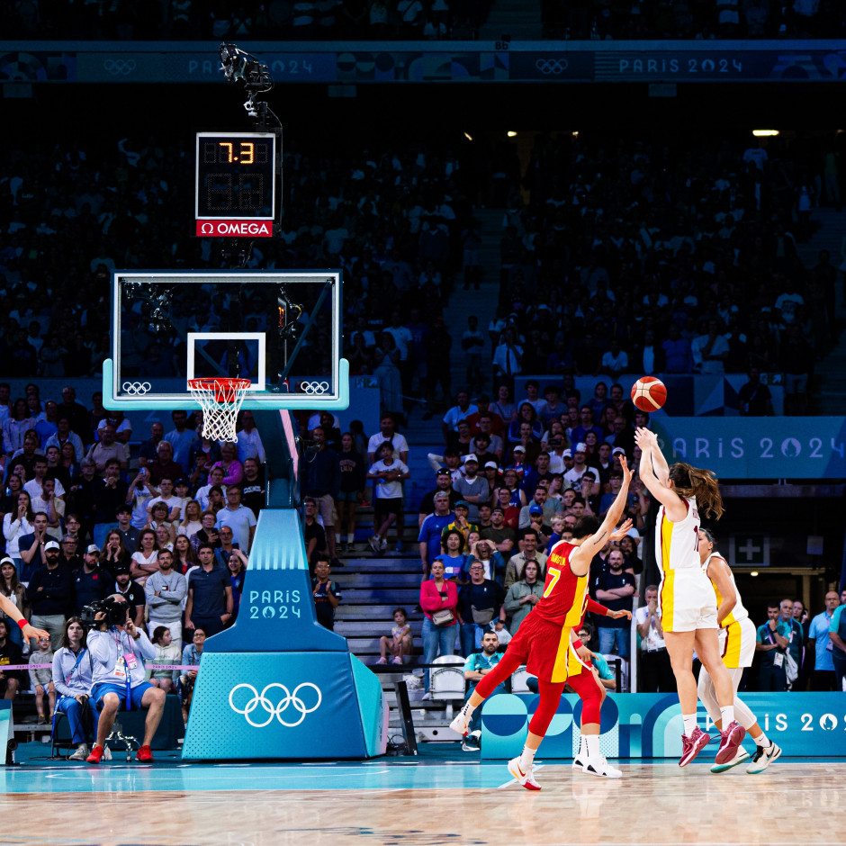 本菲卡旧将路易松晒照说在学习，照片显示他问AI足球总监职责（本菲卡旧将路易松晒照称正学习，向AI询问足球总监职责）