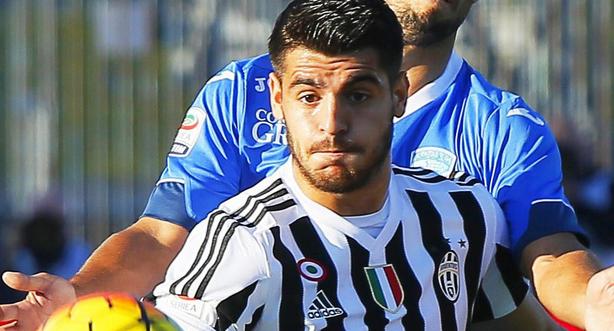 克拉克森半场高效表现，为球队奠定基础（克拉克森半场表现抢眼，助球队打下坚实基础）