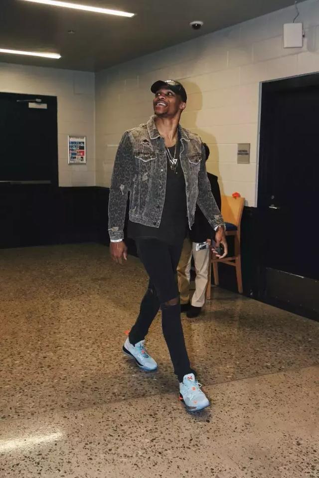 新掌门刚接手成都蓉城！就直接搞定三笔重量级签约，值得期待（成都蓉城新帅上任，三笔重磅签约火速敲定，前景可期）