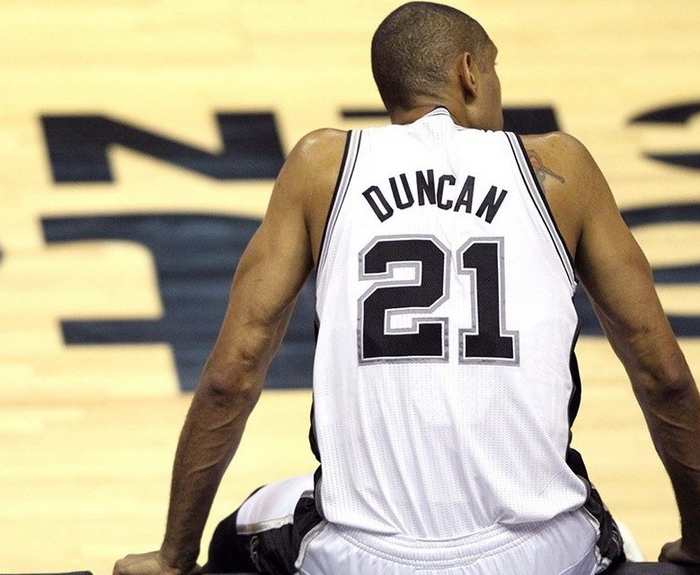 里程碑，海港中场徐新已为中国俱乐部出战200场比赛（徐新达成里程碑：代表中国俱乐部出战满200场）