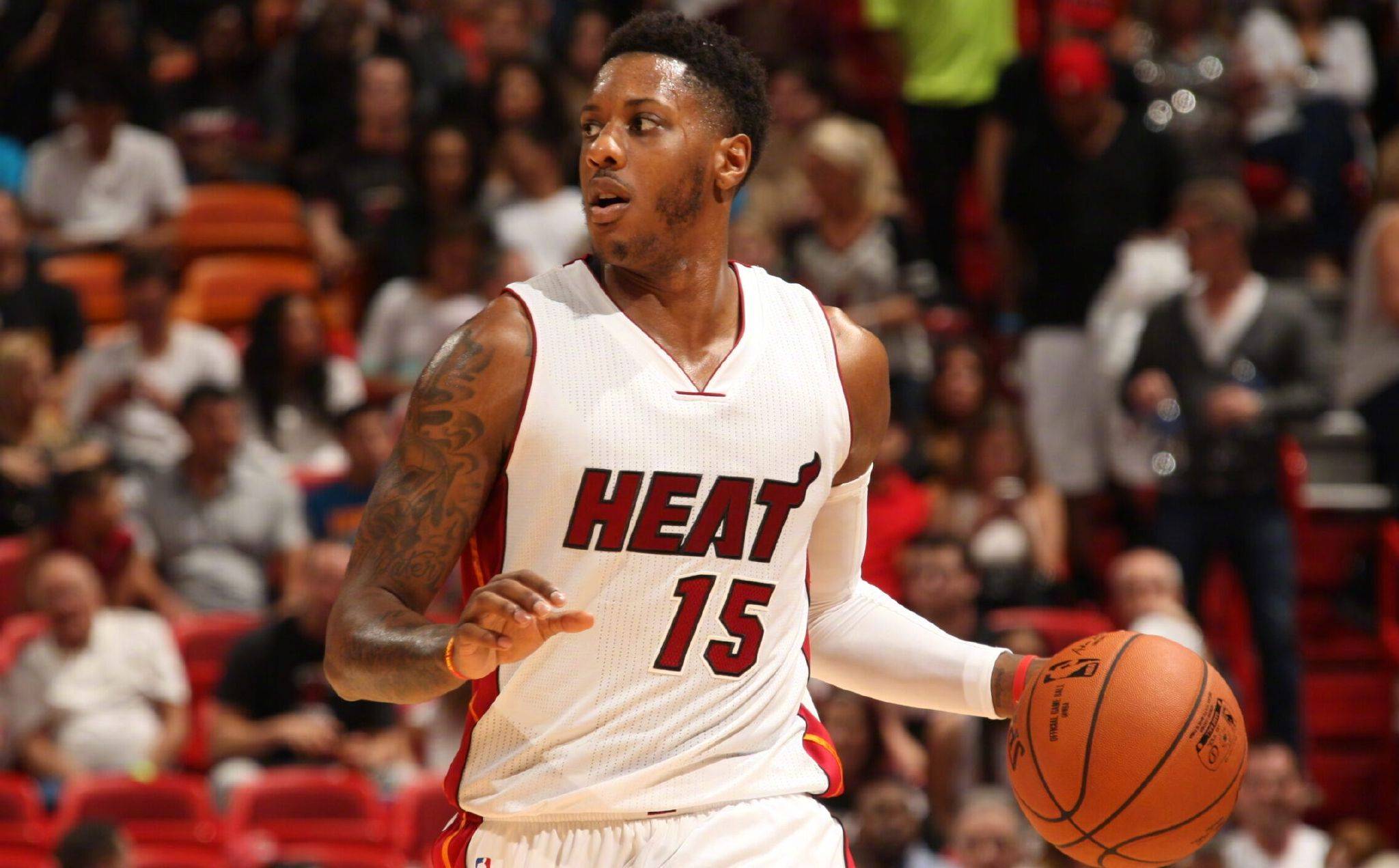 中超：武汉三镇主场1-0小胜上海申花（中超：武汉三镇坐镇主场1比0力克上海申花）