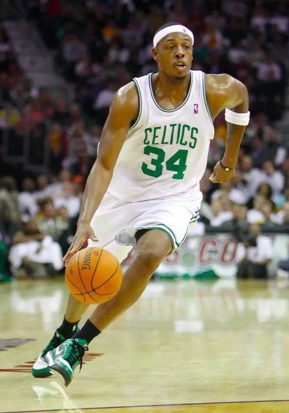 马德兴：U17国足23人名单敲定，邝兆镭10号，梁仕宇落选（马德兴：U17国足23人名单已定，邝兆镭身披10号，梁仕宇无缘入选）