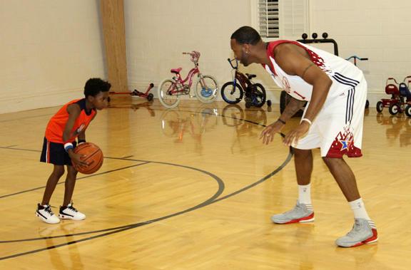 喀麦隆主帅：埃永有潜力为巴萨效力，他和埃托奥的类型不同（喀麦隆主帅：埃永具备加盟巴萨的潜质，与埃托奥风格迥异）