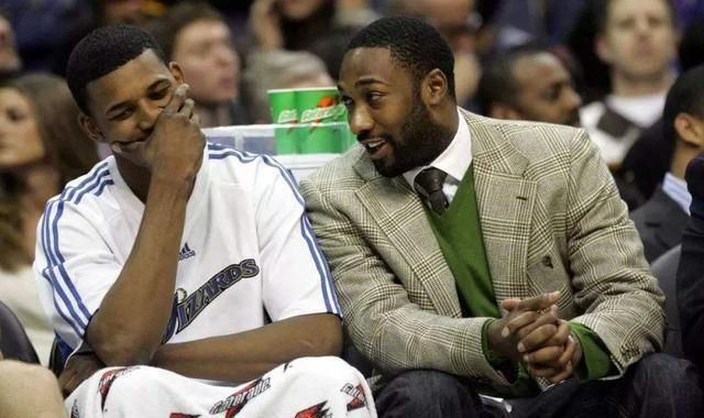 上海足协祝贺海港三连冠：上海足球史上已留下你们浓重的一笔（上海足协贺海港三连冠：申城足球史写下浓墨重彩一笔）