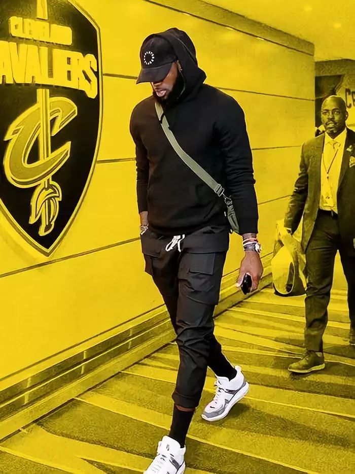 德国杯战报：昂达夫破门，斯图加特2-0十人波鸿（德国杯：昂达夫建功，斯图加特2-0击败十人波鸿）